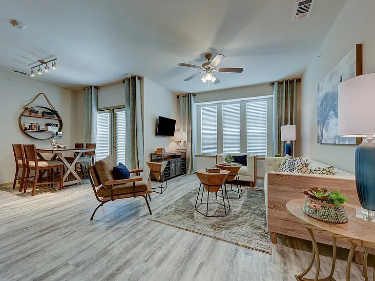 Estraya Westover Hills Apartments — Photo 19