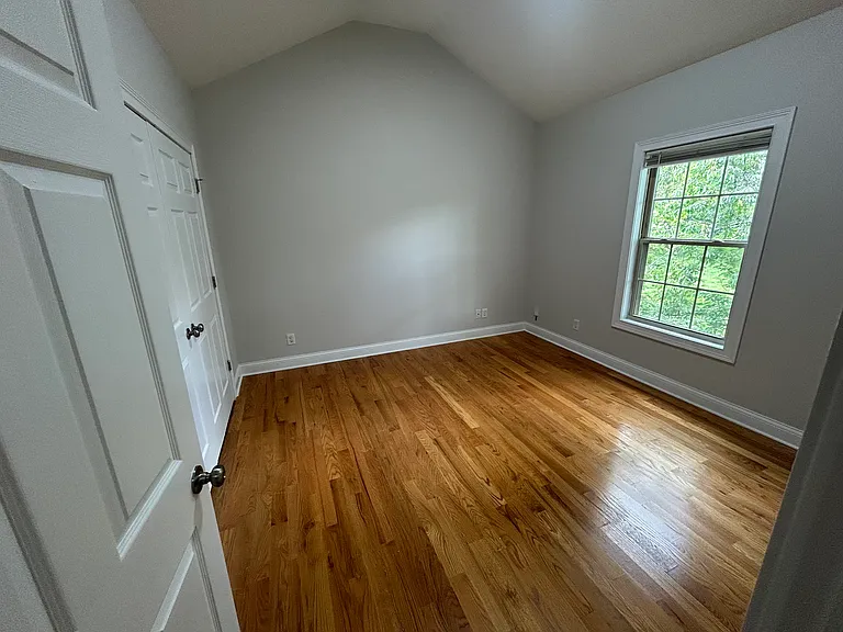 127 Greystone Ct — Photo 5