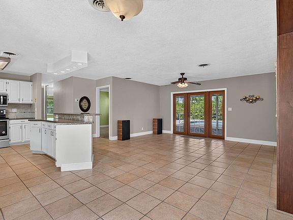 4th image of 4931 NE 27th Avenue
