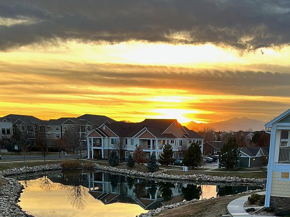 Enjoy beautiful mountain sunsets from the deck.
