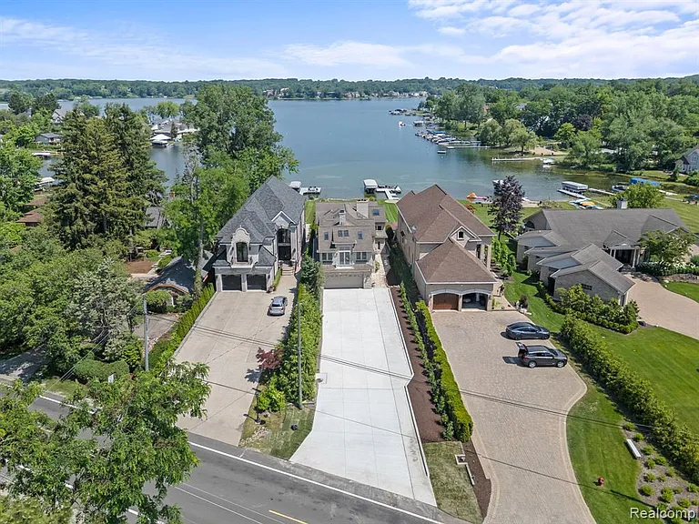 2380 Walnut Lake Rd — Photo 33