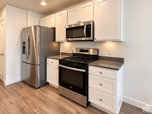 4th image of 1049 E Merchant Rd
