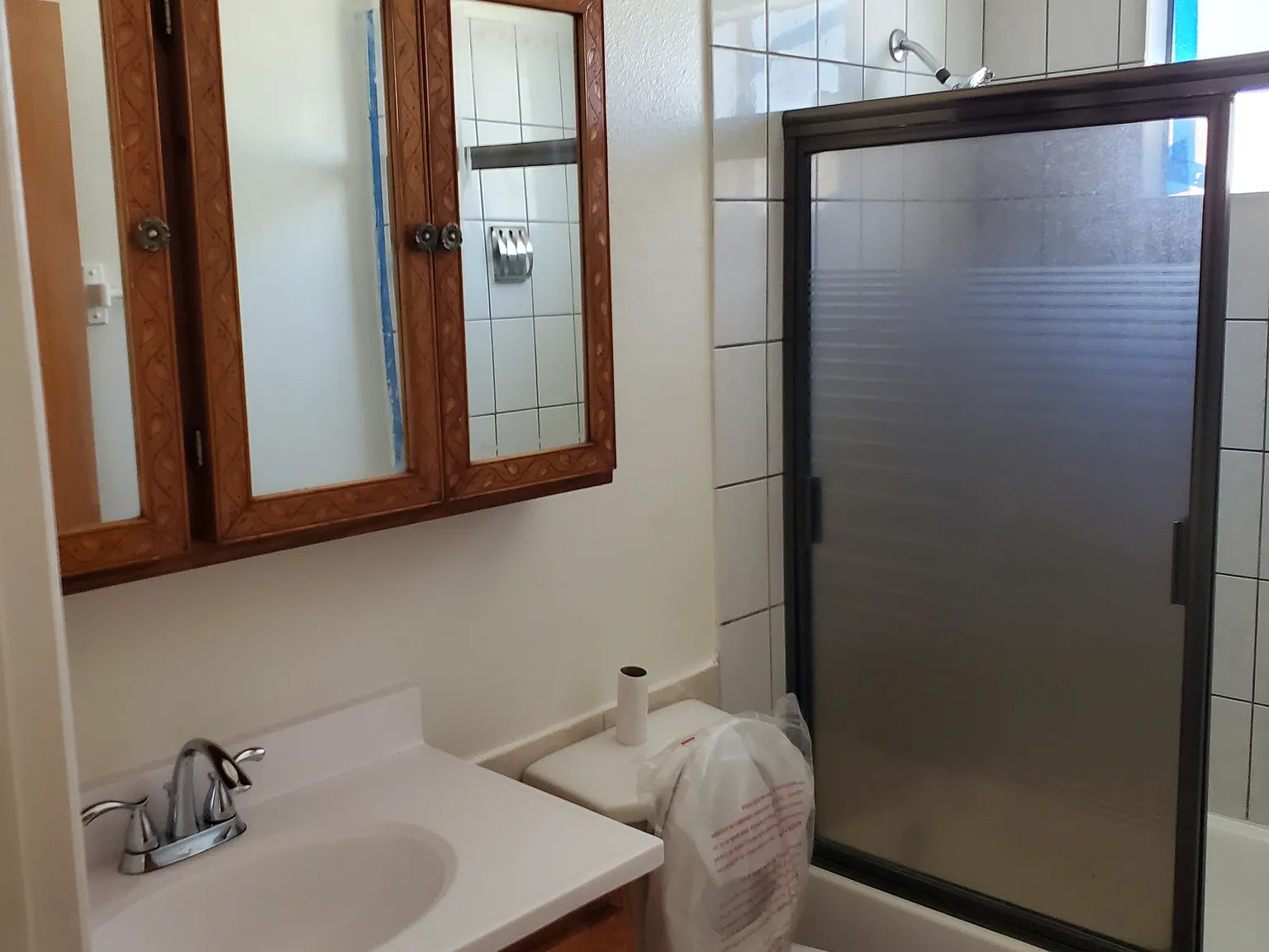 3 bed, 1200 sqft, $3,300 — Photo 2