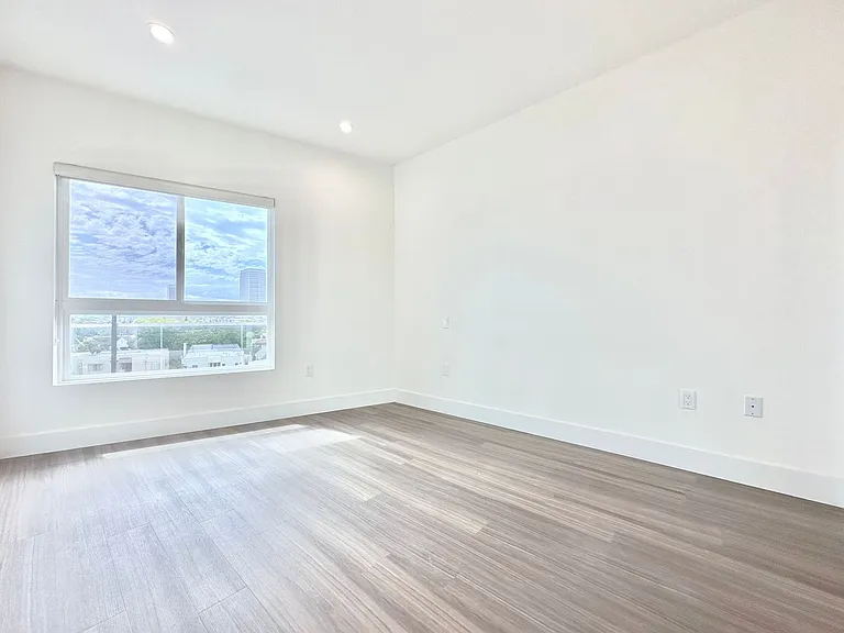 838 S La Brea Ave — Photo 31