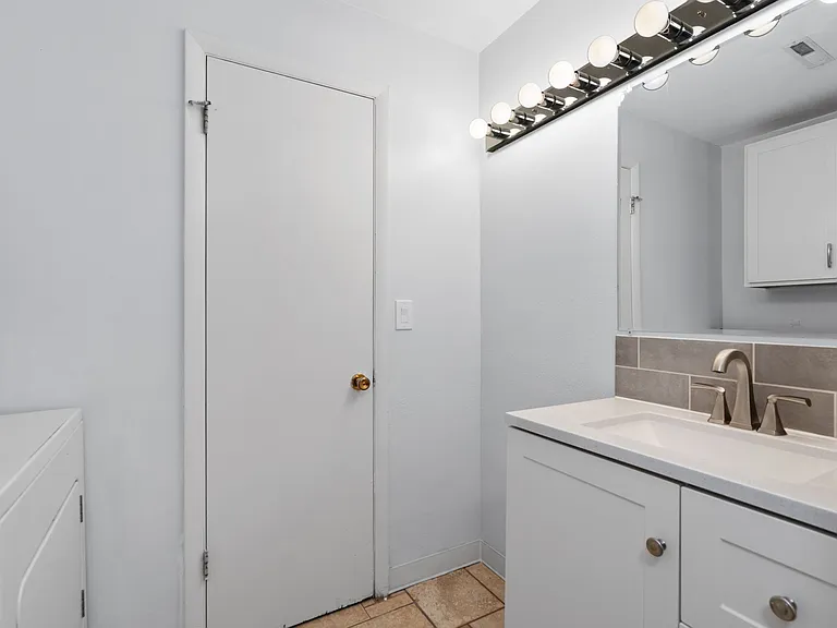 2703 Stanford Rd #B — Photo 4