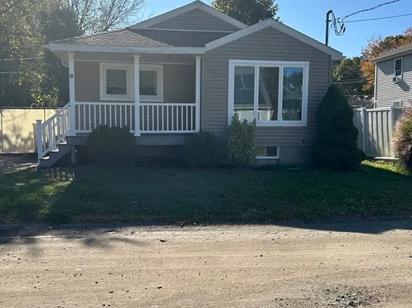 8 Bow St, Halifax, MA 02338