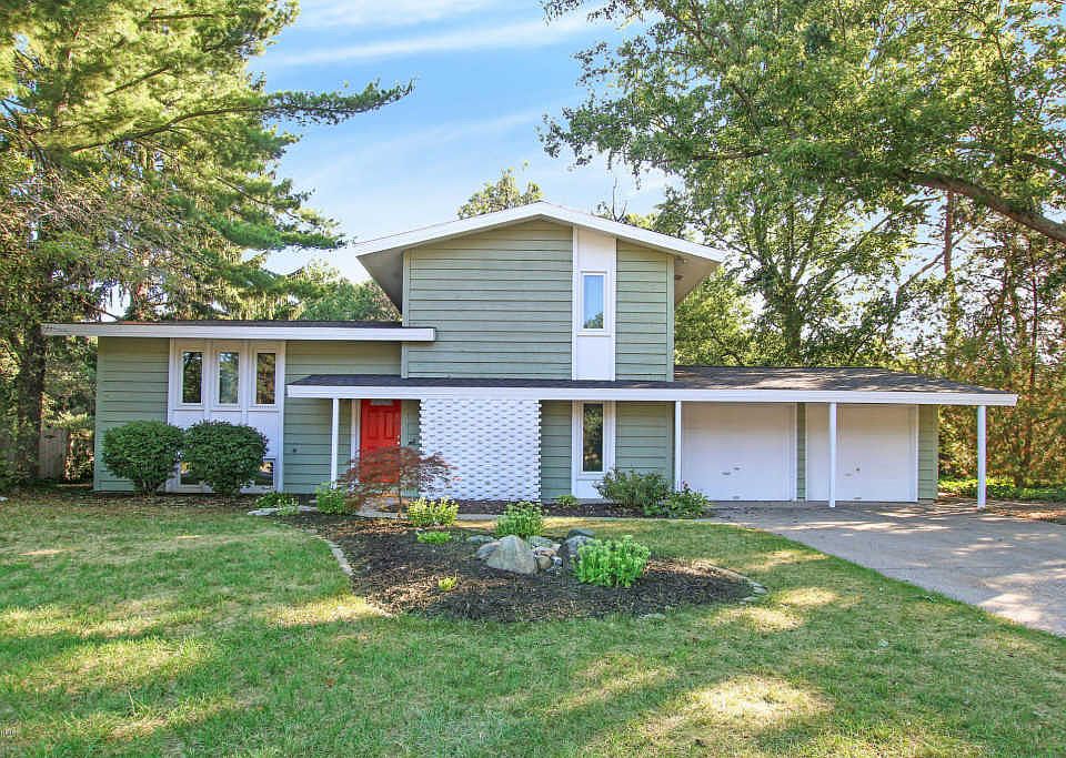 1st image of 2483 Saratoga Dr NE
