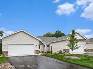 4049 Eastbridge Cir, Stockbridge, MI 49285