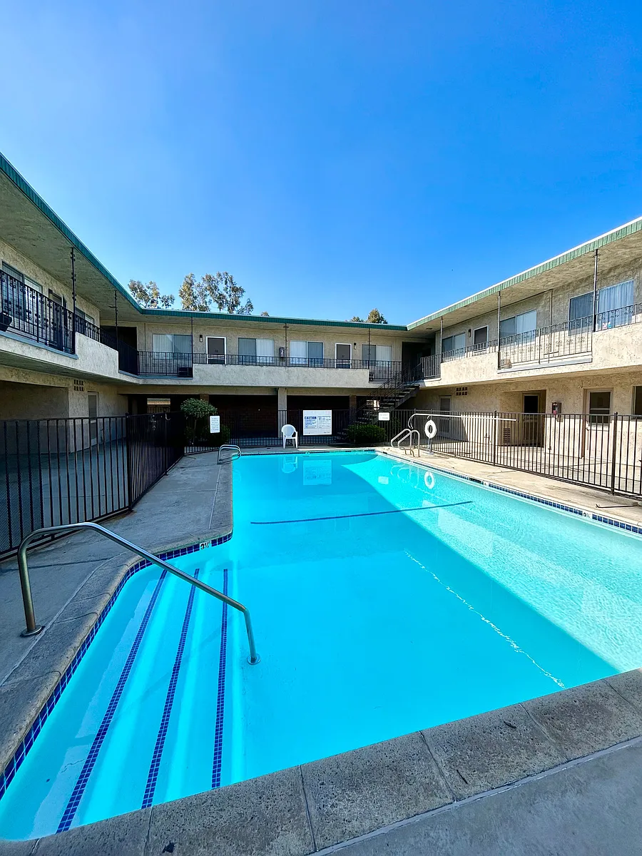 Primary Photo - 1135 W I St #26