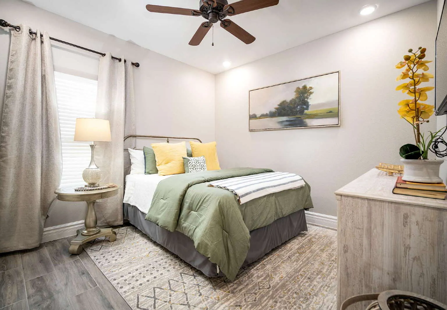3 bed, 2.0 bath, 1441 sqft, $1,700 — Photo 3