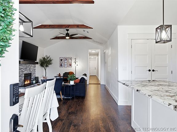 4th image of 2035 N Erie Ave
