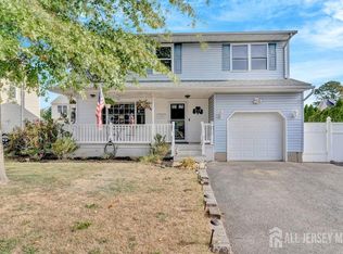 214 Melrose Ave, Middlesex, NJ 08846