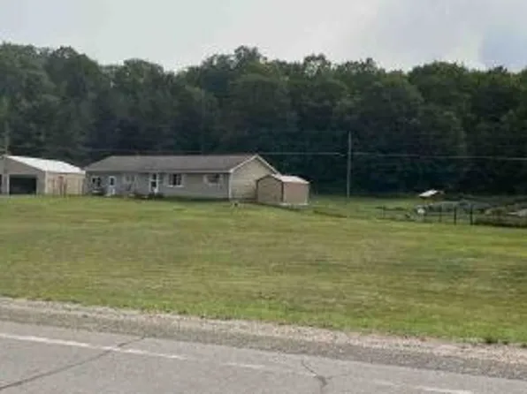 3328 River Rd, Petoskey, MI 49770