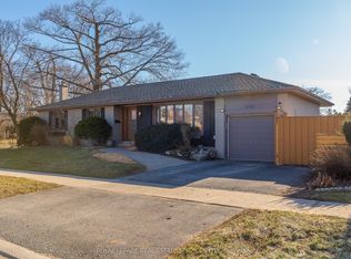 2132 Denise Rd, Mississauga, ON L4X 1J1