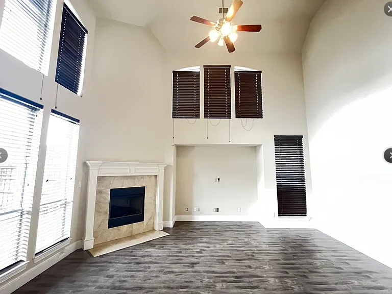 12637 Waltham Dr — Photo 2