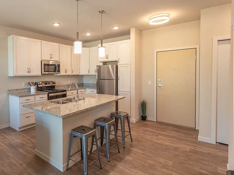 Lincoln Street Apartments — Photo 49