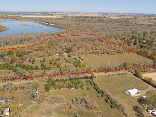 8902 Sibley Dr, Bismarck, ND 58504