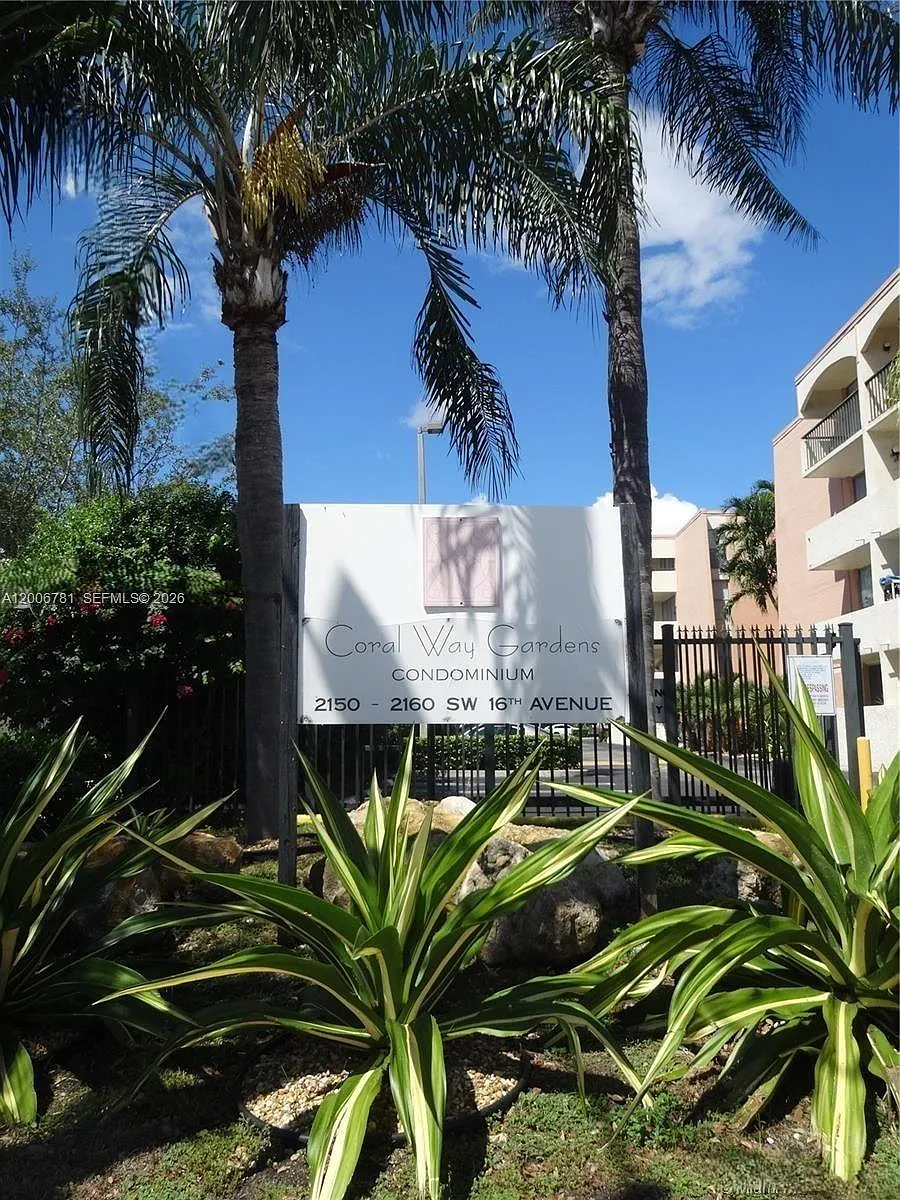 Building Photo - 2160 SW 16th Ave #417