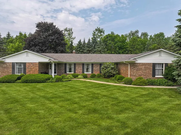 9374 Oakmont Dr, Grand Blanc, MI 48439