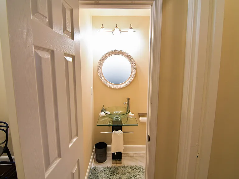 2722 Parkwood Ave — Photo 2