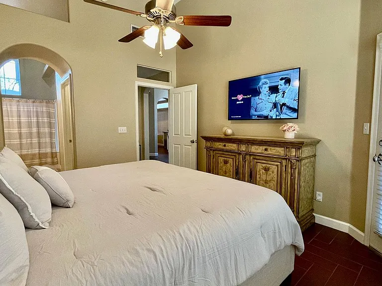 1147 E Amberwood Dr — Photo 16