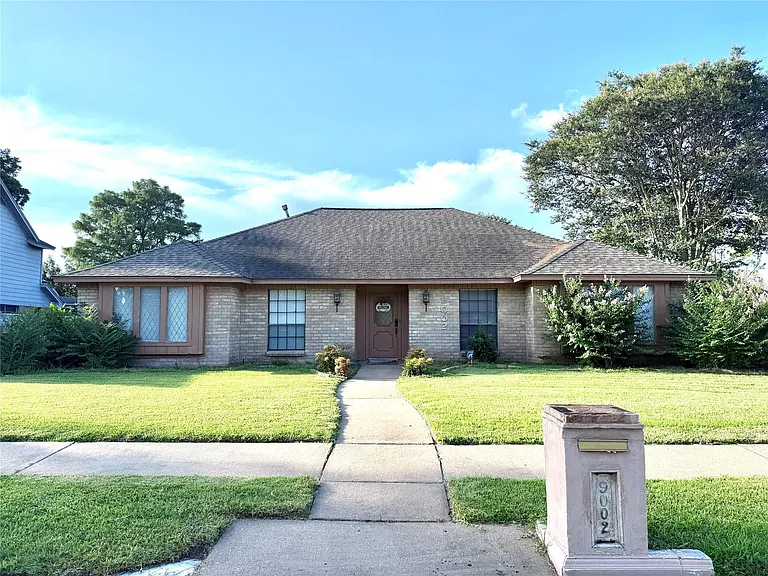 9002 Sabastian Dr — Photo 2