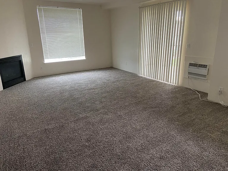 960 Anderson Ln — Photo 8