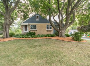 1600 S 164th St, New Berlin, WI 53151