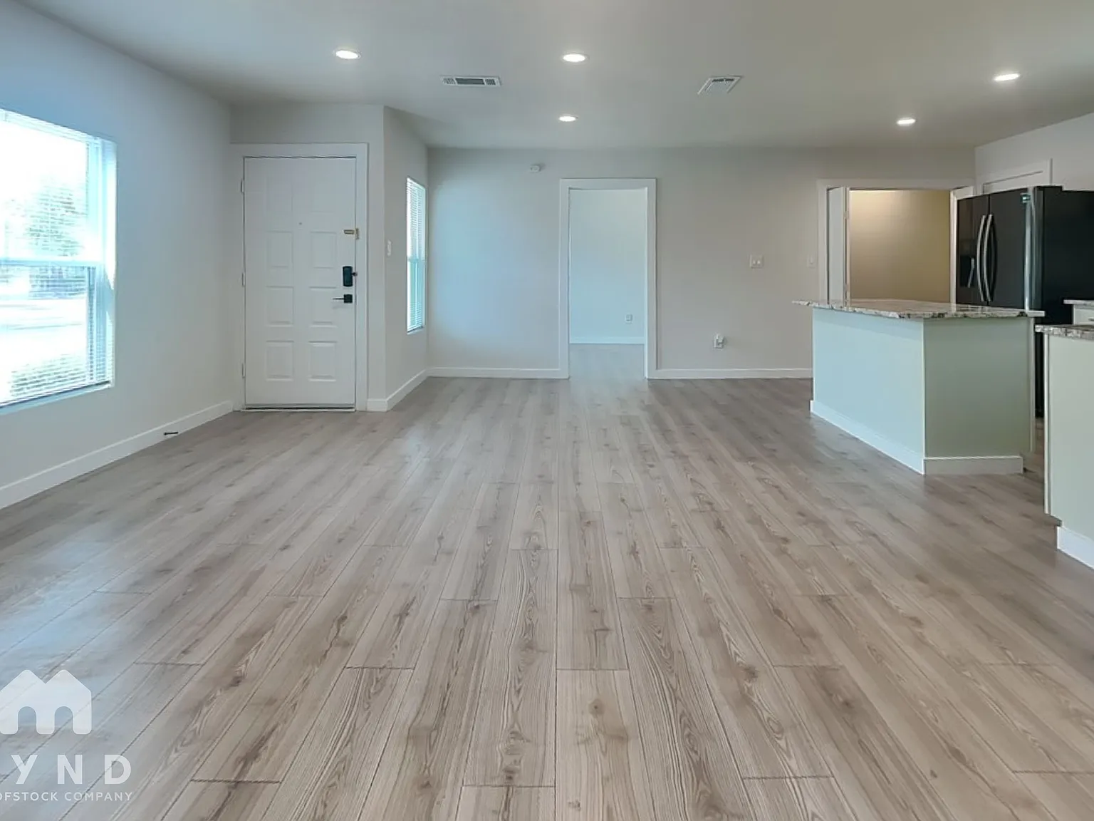 3 bed, 1.0 bath, 1450 sqft, $2,325 — Photo 3