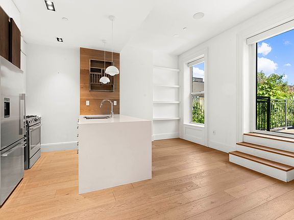 4th image of 675 Lafayette Ave APT 3