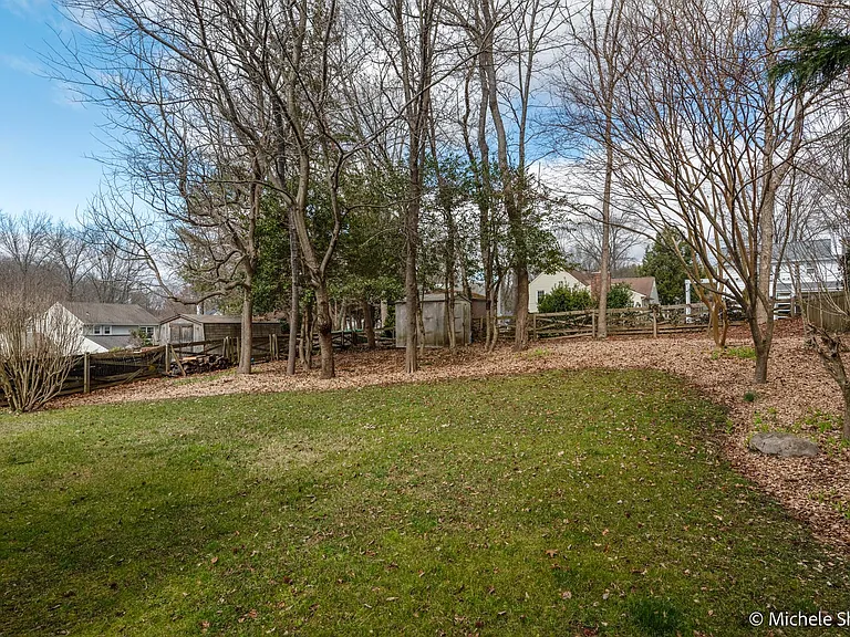 272 Yale Ct — Photo 49