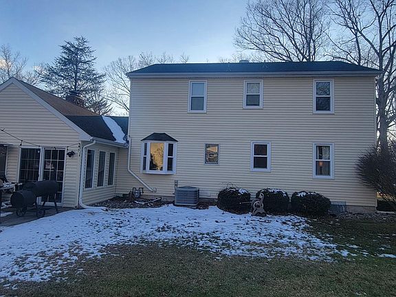 5th image of 2229 Finch St
