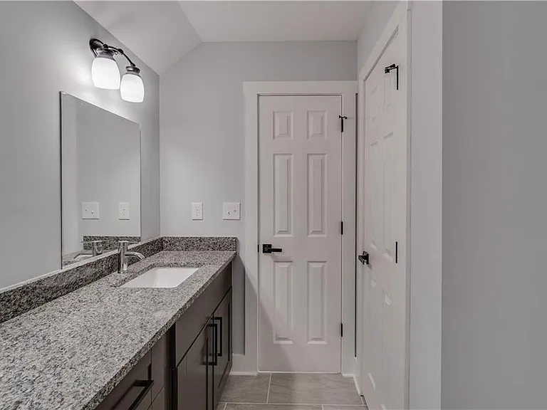2389 Highpoint Rd #A — Photo 22