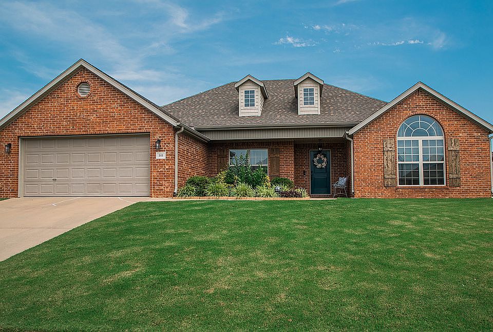 1st image of 588 N Fox Meadows Ln