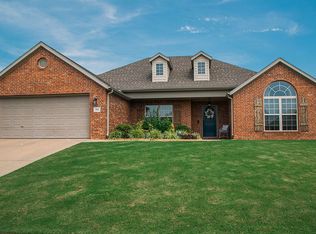 588 N Fox Meadows Ln, Fayetteville, AR 72704