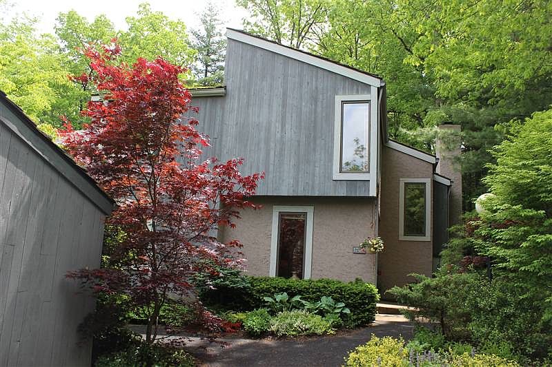 1st image of 1720 Woodledge Cir