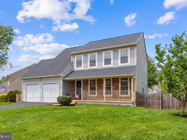 2982 Emerald Chase Dr, Herndon, VA 20171