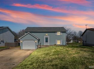 121 Walnut Ridge Dr, Bethalto, IL 62010