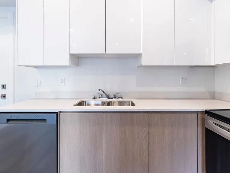 831 Orono Ave — Photo 16