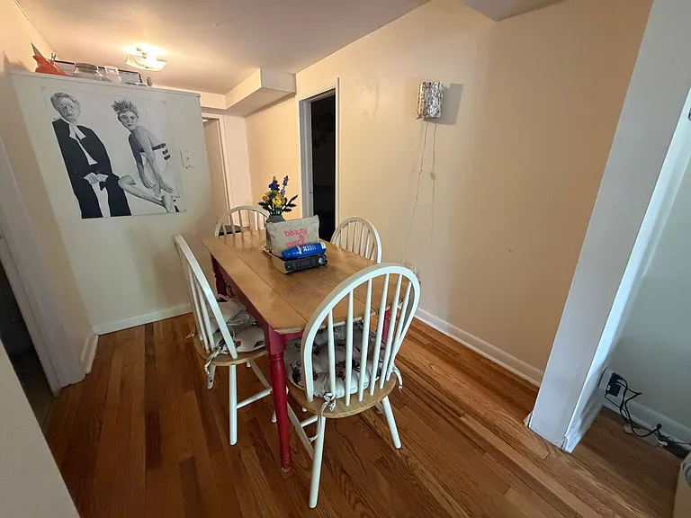 2420 N Seminary Ave — Photo 7