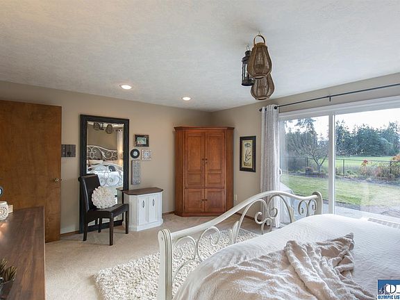5th image of 180 Sunland Dr
