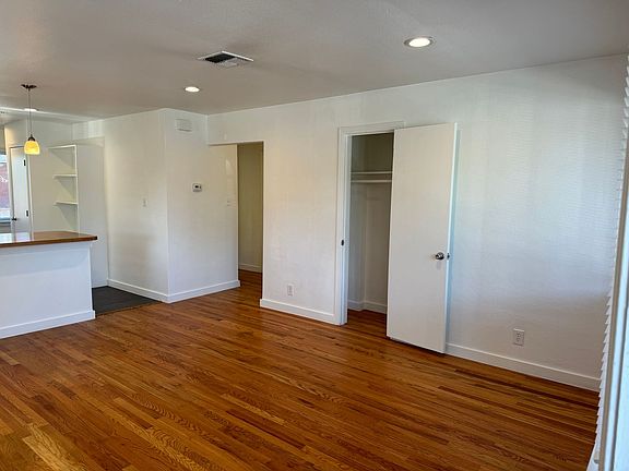 4th image of 326 Stewart St #100