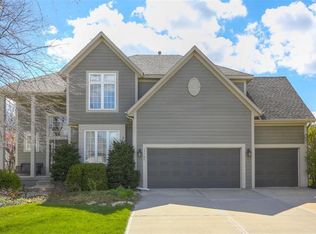 17724 Roundtree Dr, Olathe, KS 66062