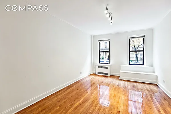 Rented by Compass | media 21