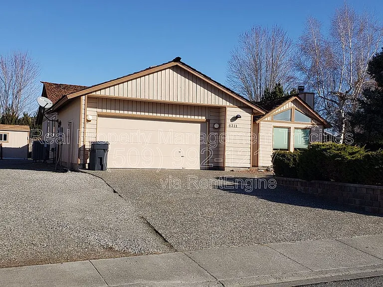 4311 Desert Pl — Photo 2