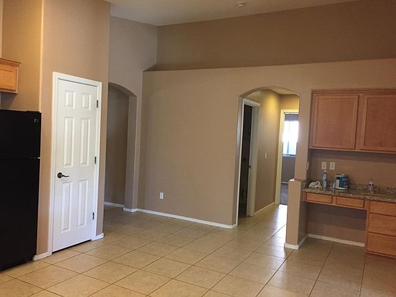 Kitchen w/computer desk