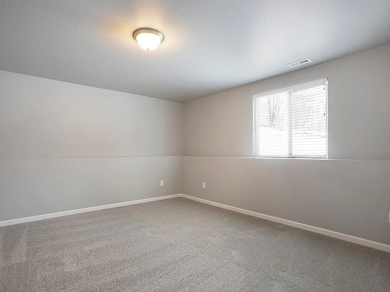 910 Maycroft Rd — Photo 10