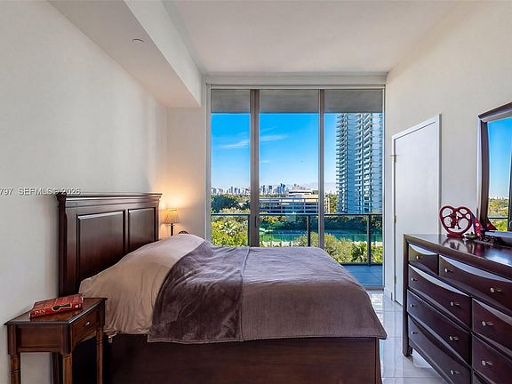 5th image of 2678 Tigertail Ave #612