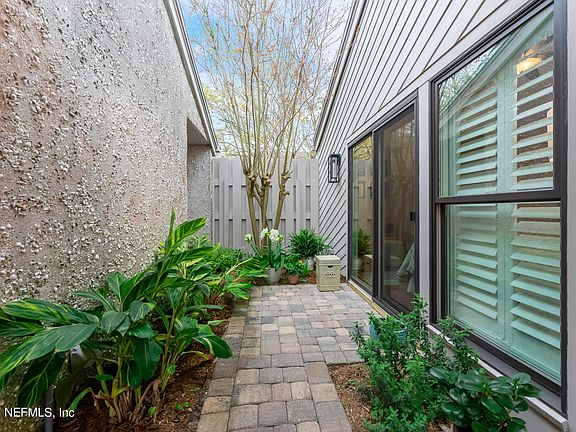 4th image of 20 LAKE JULIA Drive S
