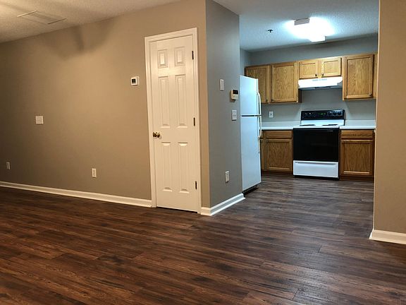 3rd image of 298 Cottonwood Creek Cir
